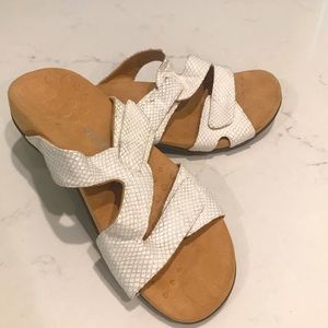 Vionic White Snakeskin Sandals